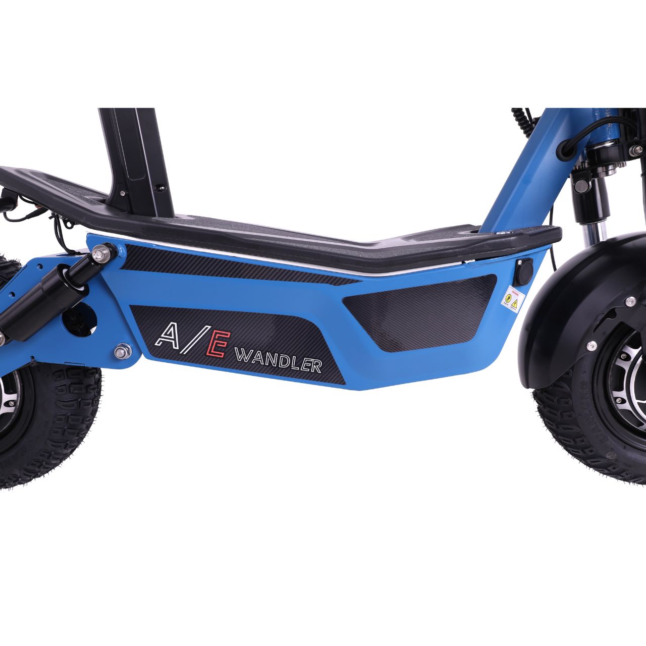 Nahaufnahme des Rahmens des WANDLER Elektrorollers Allrad - 45 km/h, zeigt das sportliche Design und die WANDLER A/E Komponente.