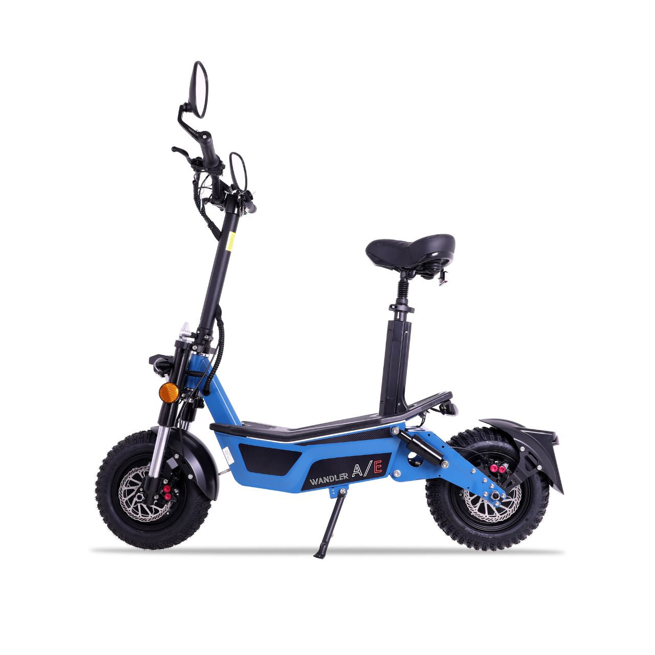 Vorderansicht des WANDLER Elektrorollers Allrad - 45 km/h, bietet eine beeindruckende Sicht auf das moderne Design und die WANDLER A/E Features.